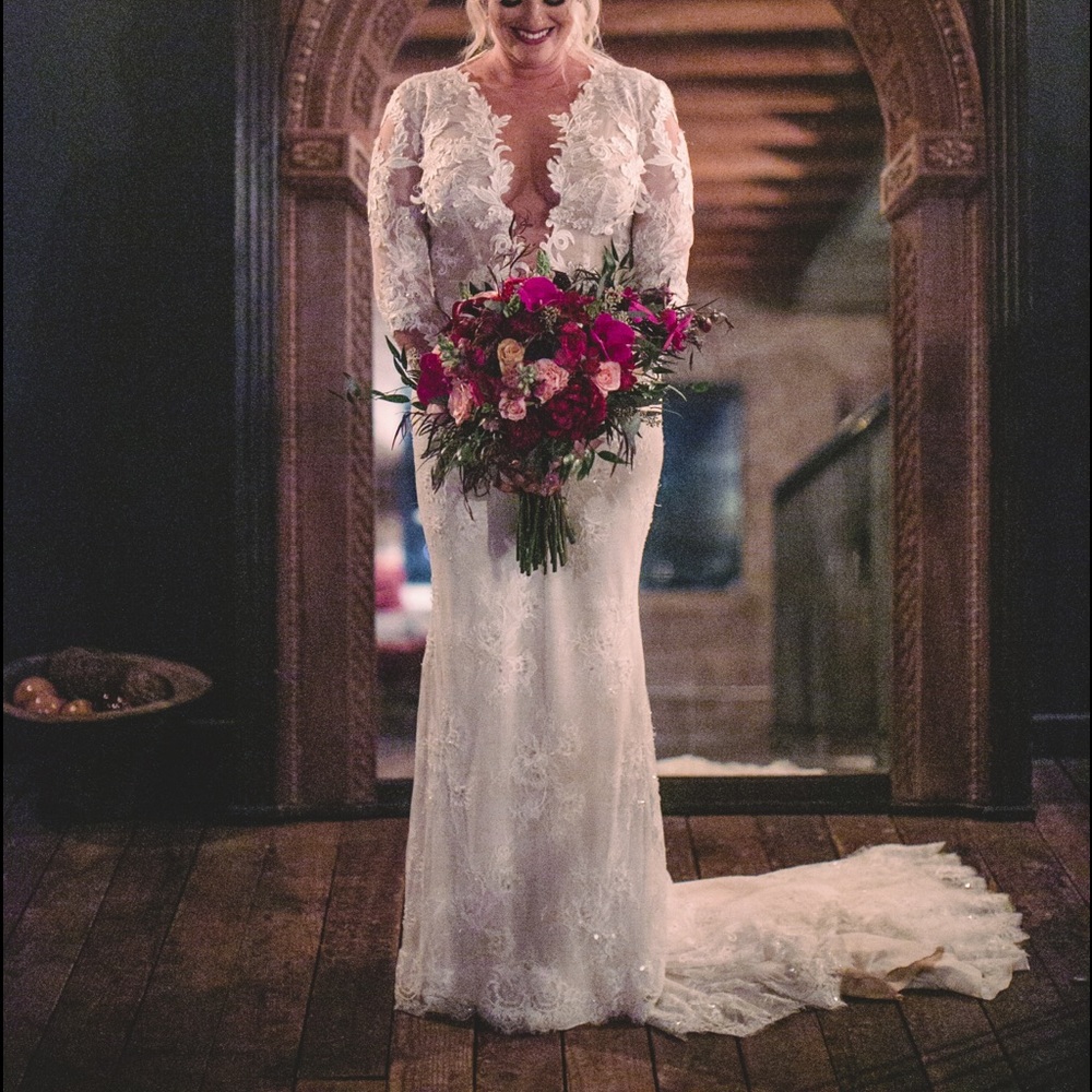 Beautiful, sexy, long sleeve wedding dress!